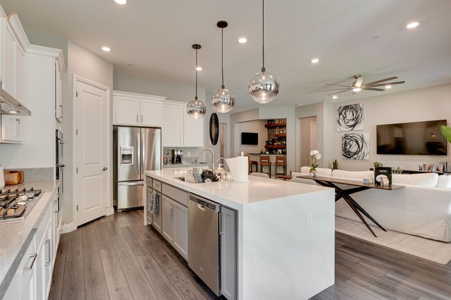 Building Photo - BEAUTIFULLY FULLY FURNISHED 4 BEDROOM 3.5 ...