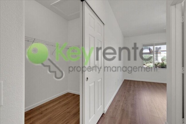 Building Photo - 2532 Woodacre Ln