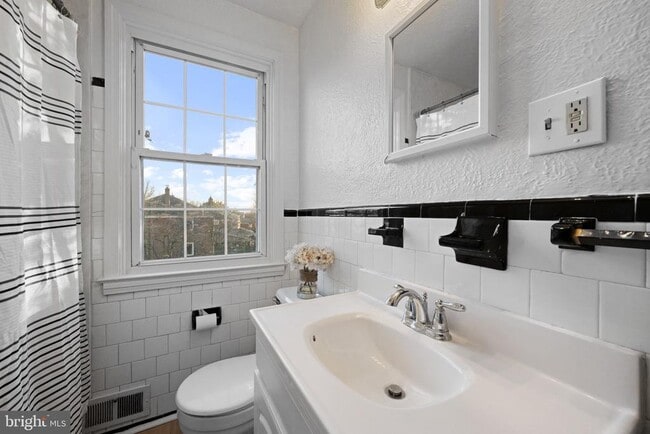 Building Photo - 132 Overbrook Rd