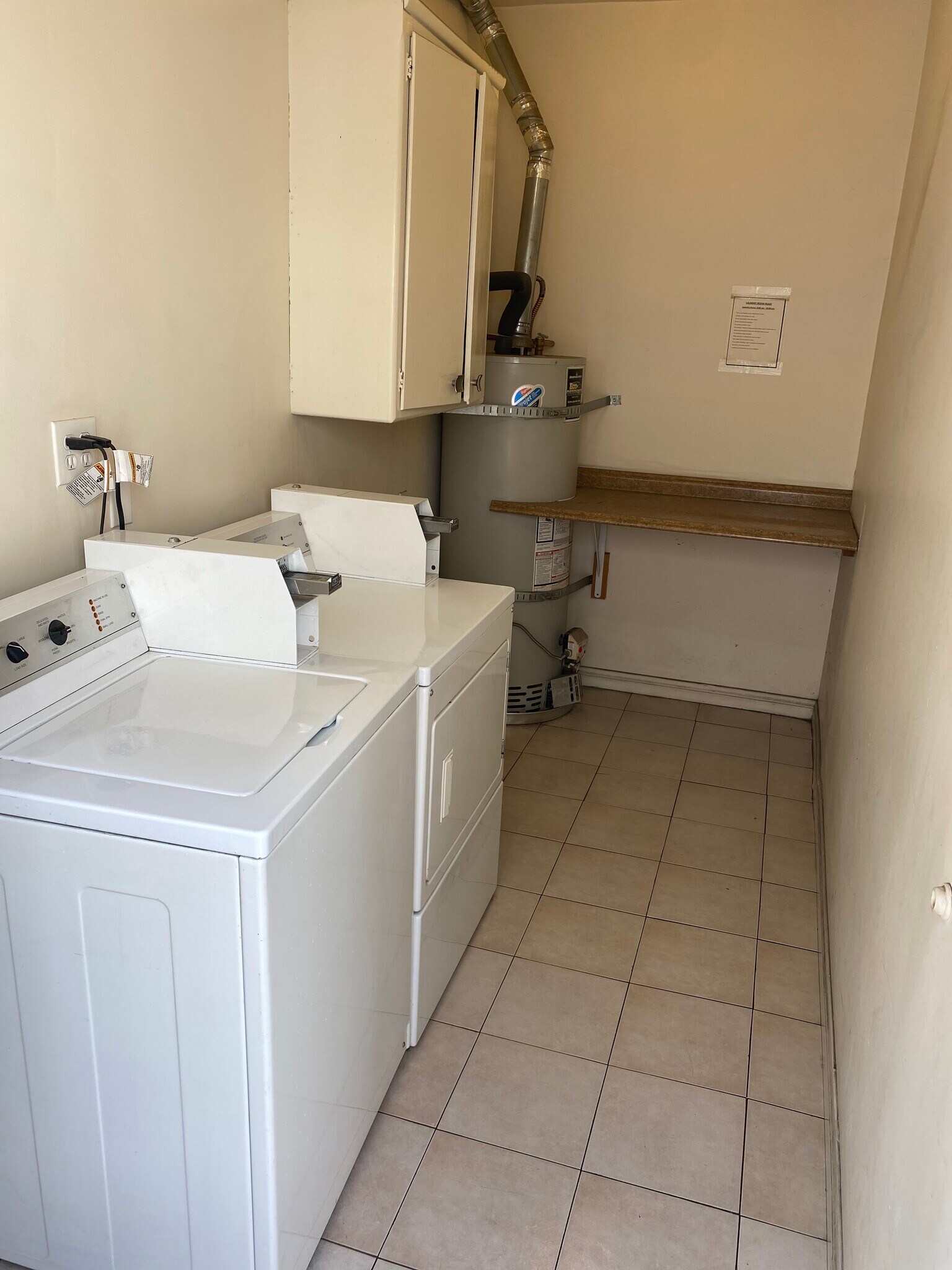 Building Photo - 1160 N Raymond Ave