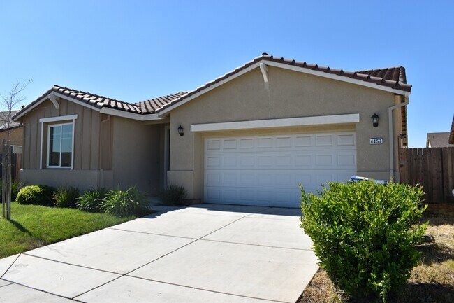 Building Photo - 4457 Jennifer Wy