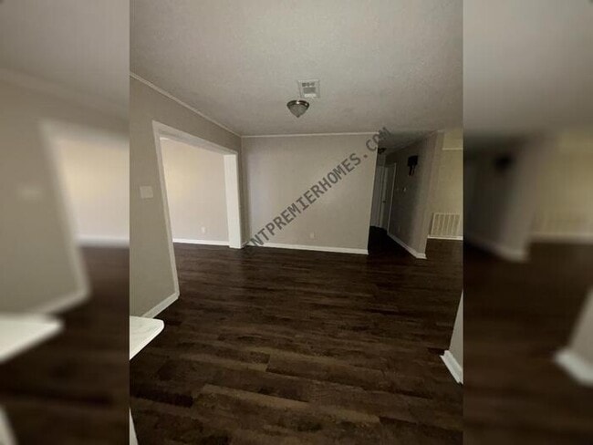 Building Photo - 28 Countrywood St