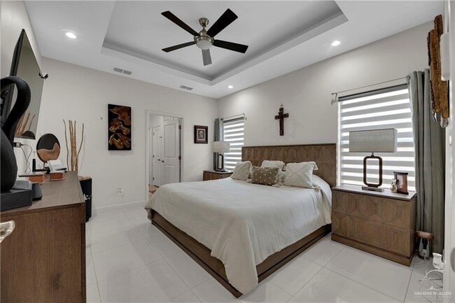 Building Photo - 28 Sycamore Ave