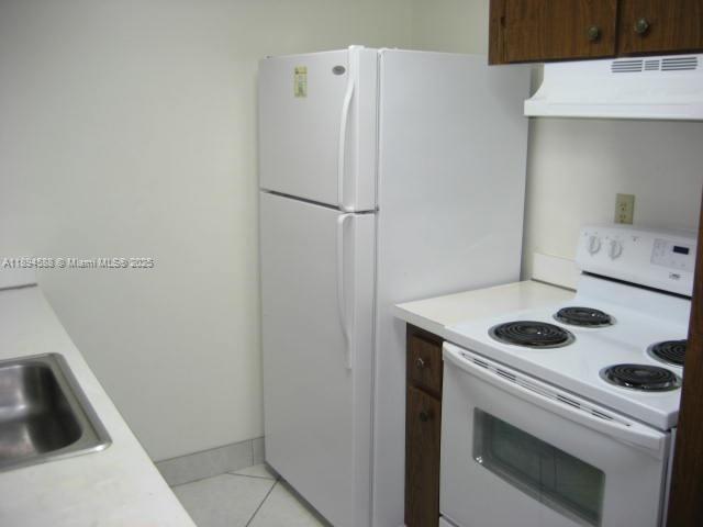 Building Photo - 10810 N Kendall Dr