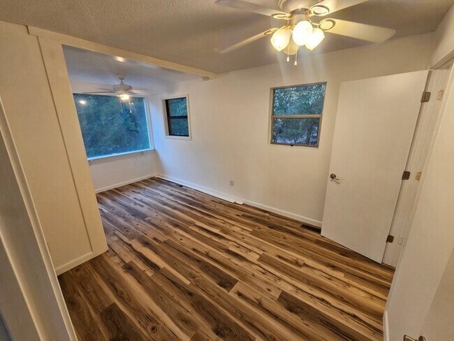 Building Photo - 2 Bedroom 2 Bathroom