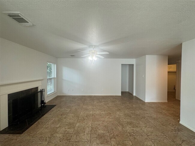 Building Photo - 210 Rolling Plains Dr