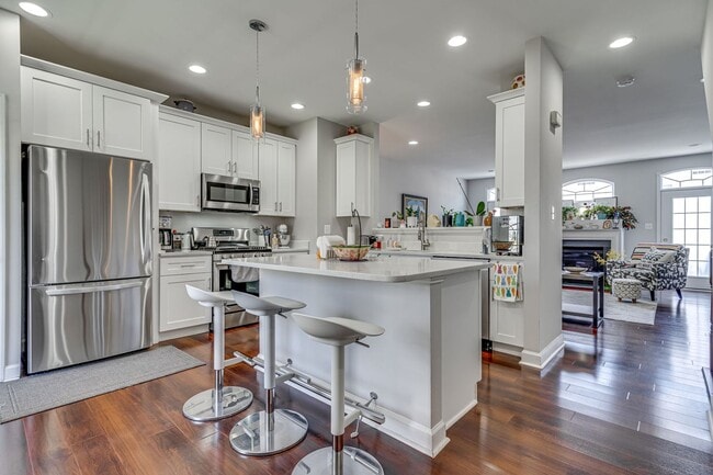 Building Photo - Belmont Bay Beauty! Three level two car ga...