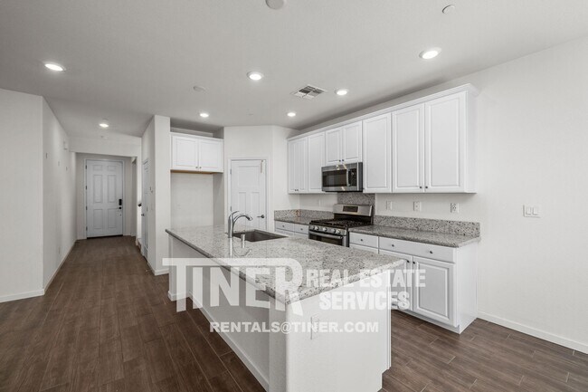 Building Photo - 8082 Avanti Dr