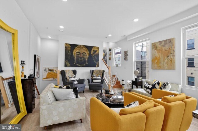 Building Photo - 2352 W Thompson St