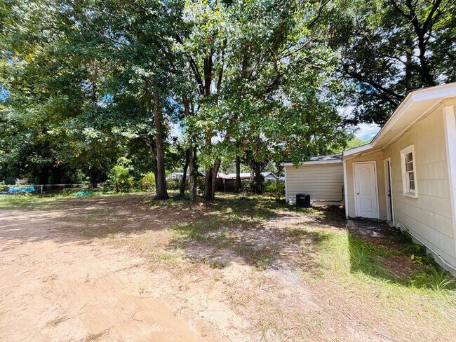 Building Photo - 6804 Anders Dr