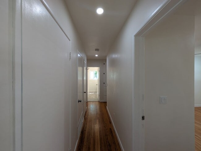 Building Photo - Single Story 3 Bedroom Home in Vista!