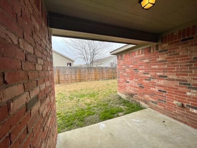 Building Photo - Beautiful One Story Home on a cul-de-sac near Lackland AFB