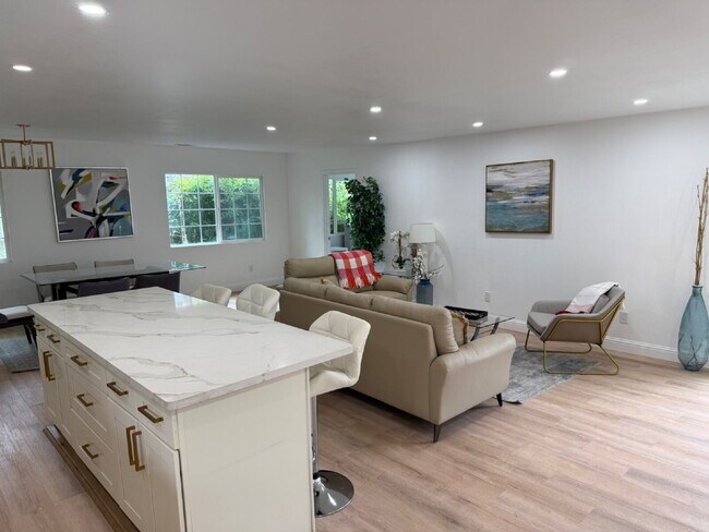 Building Photo - Stunning Newly Remodeled 4 Bedroom 3 Bathroom Home in Walnut Creek