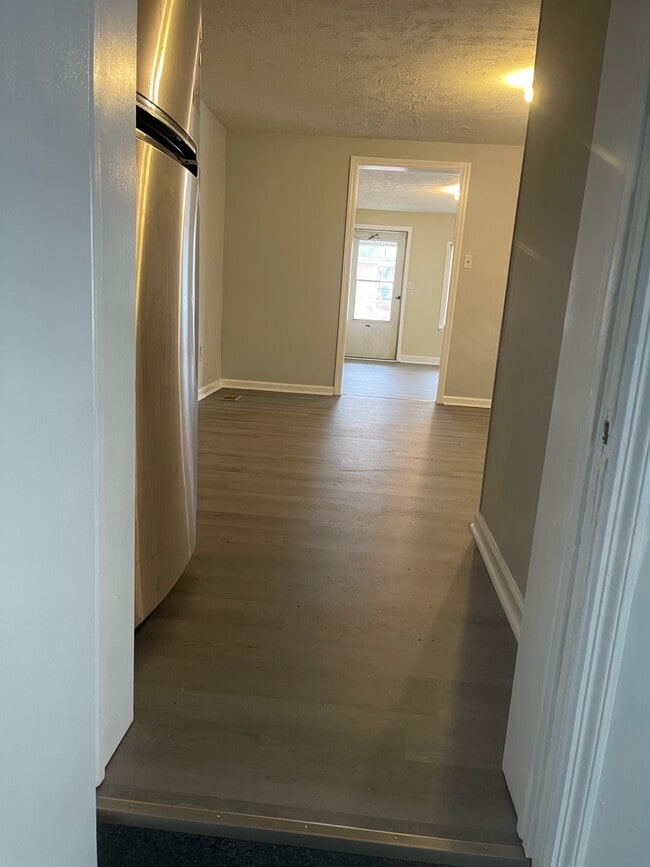 Building Photo - 423 E Castle St