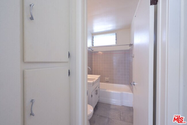 Building Photo - 3101 Arizona Ave