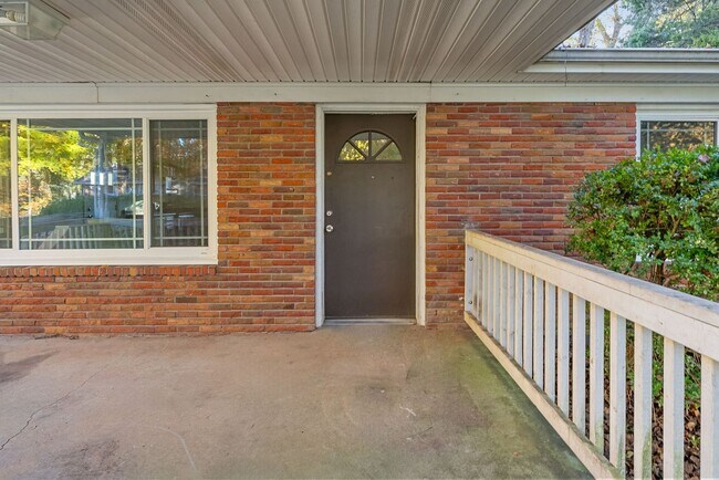 Building Photo - 2056 Lintwood Dr