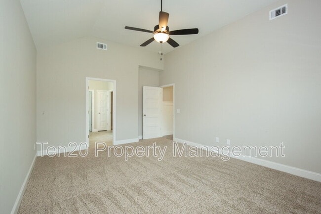 Building Photo - 9827 Yellow Pine Rd