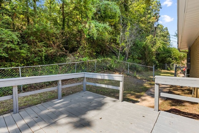 Building Photo - Rare Fully Renovated Center Point Home
