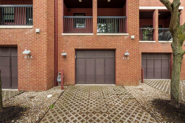 Building Photo - 818 N 4th St