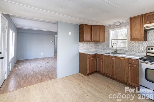 Building Photo - 126 Poe Dr