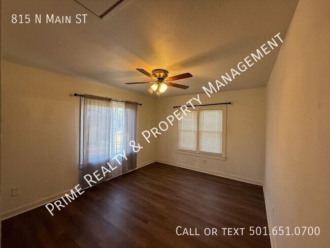 Building Photo - 815 N Main St