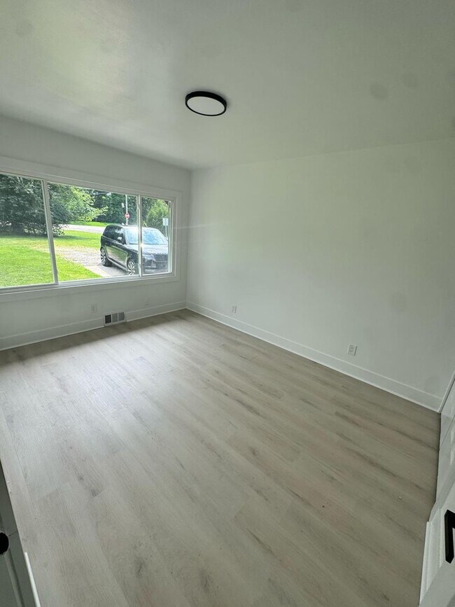 Building Photo - 2BD-1BTH HOME | NEWLY RENOVATED | WEST BLO...