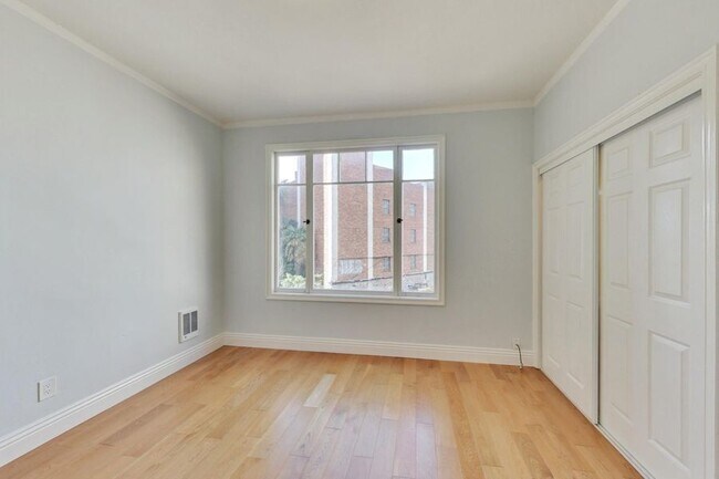 Building Photo - 465 Bellevue Ave
