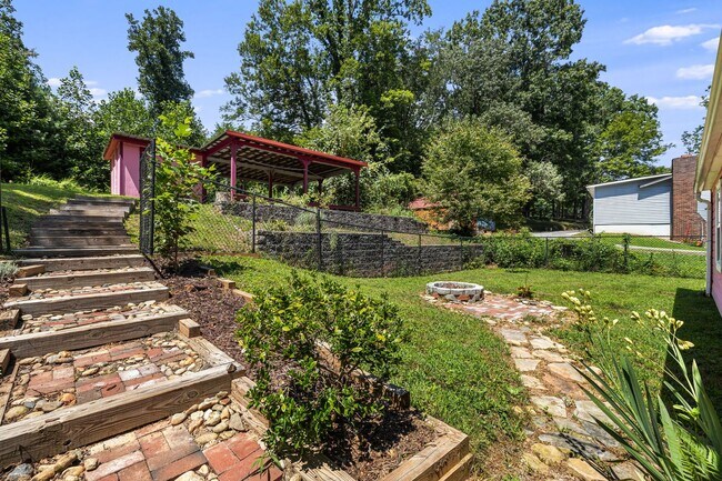 Building Photo - 513 Hiawassee Ave
