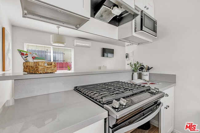 Building Photo - 15006 Burin Ave