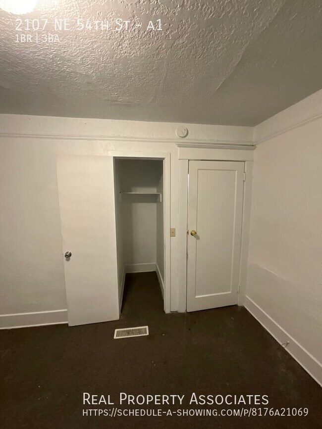 Building Photo - 2107 NE 54th St