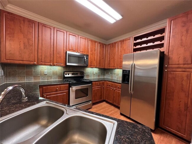 Building Photo - Beautiful 1st Floor Corner Condo – Modern ...