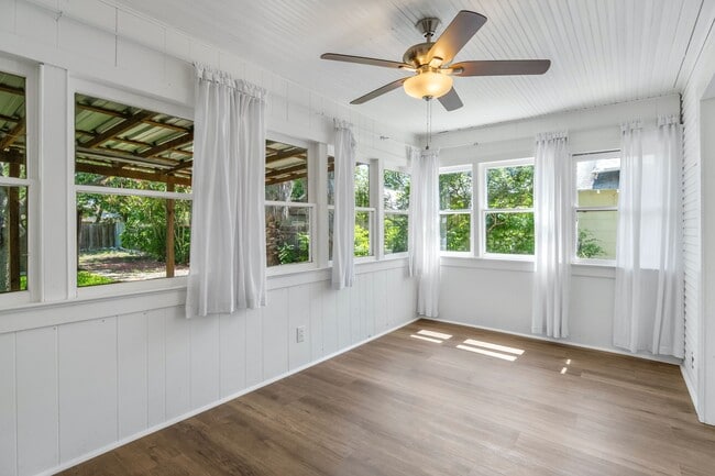 Building Photo - 1807 W Summit Ave.