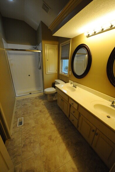 Building Photo - 3204 NW 67th Ct