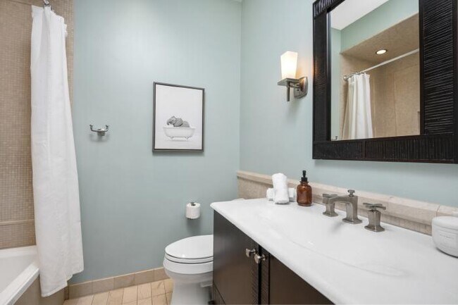 Building Photo - 5 bedroom in Chicago IL 60614