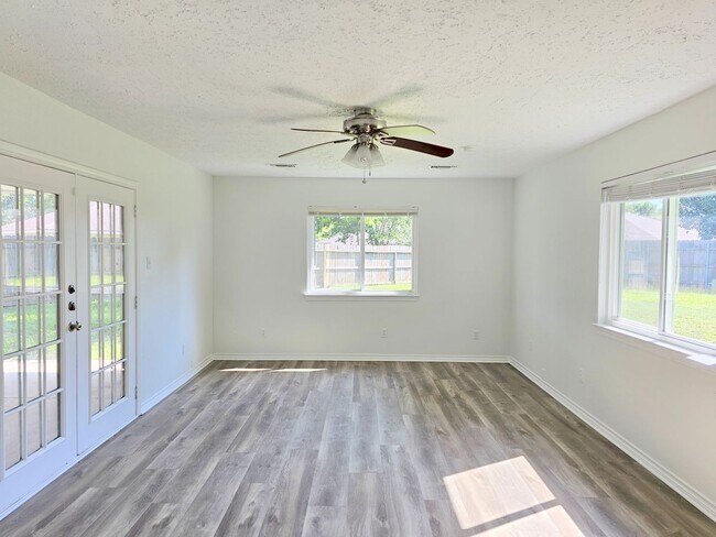 Building Photo - 10615 Heatherford Dr