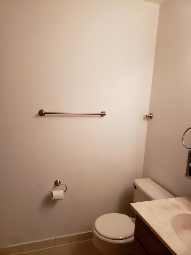 Building Photo - 300 Chapel Ct