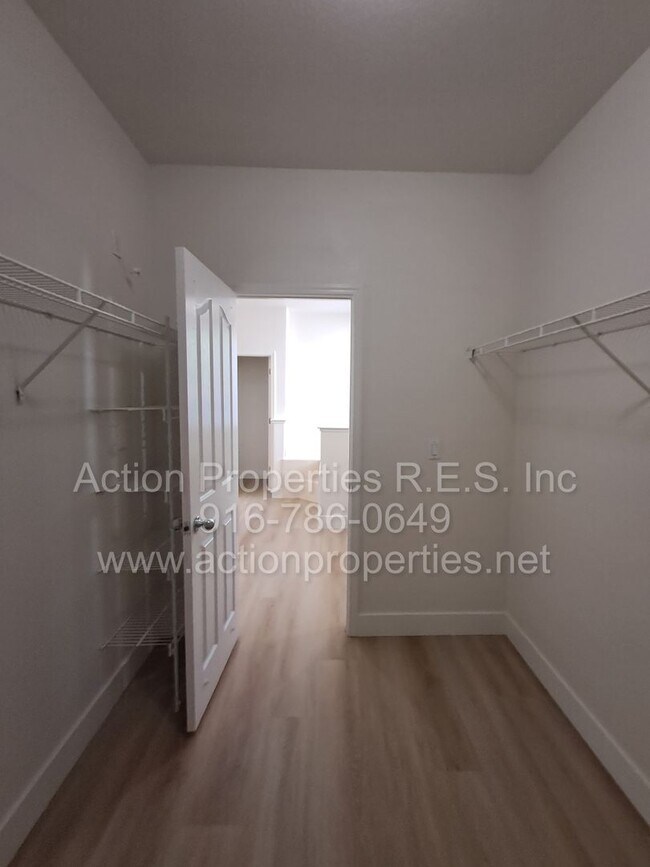 Building Photo - Action Properties R.E.S. Inc. Offering Beautiful Highland Park Single Story 3 Car, 4 Bedroom, Gar...