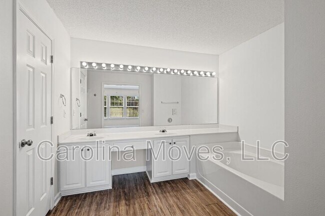 Building Photo - 106 Waterford Park Dr