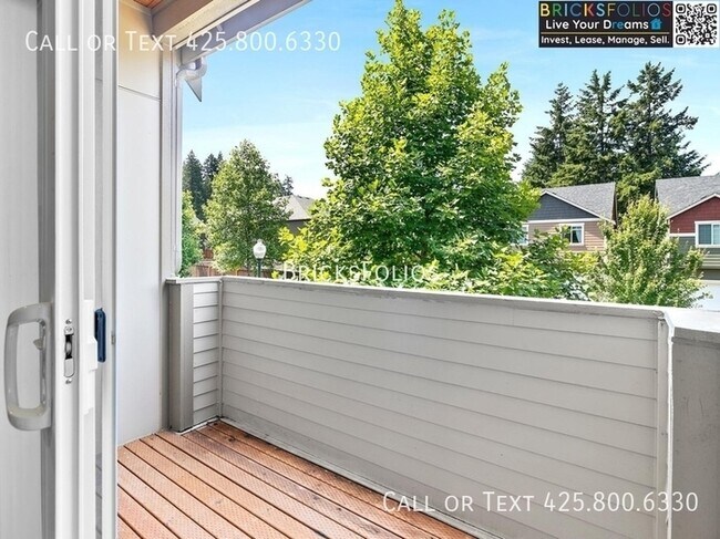 Building Photo - Discover Your Dream Townhome in Olympia - ...