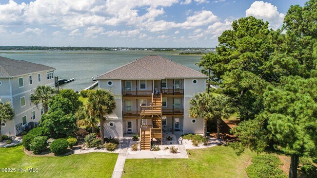Building Photo - 8632 Sound Dr