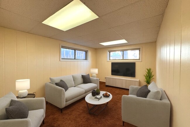 Building Photo - 1042 W Central Rd