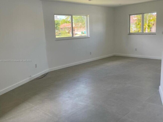 Building Photo - 3 bedroom in North Miami FL 33161