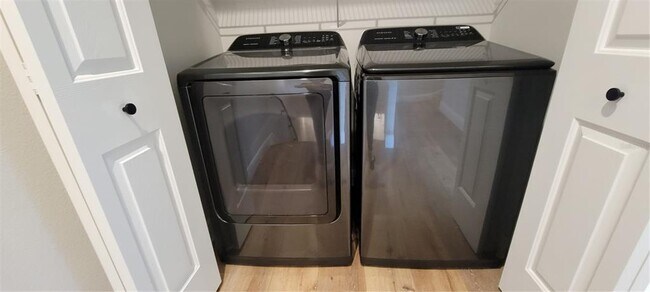 Building Photo - 3806 Parkridge Cir