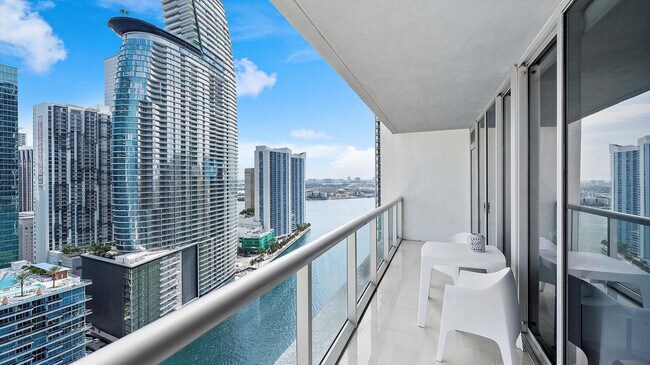 Building Photo - 475 Brickell Ave