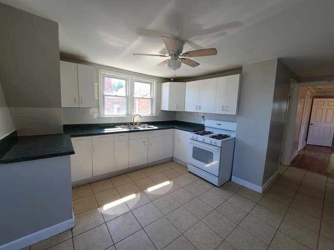 Building Photo - 6035 S Karlov Ave