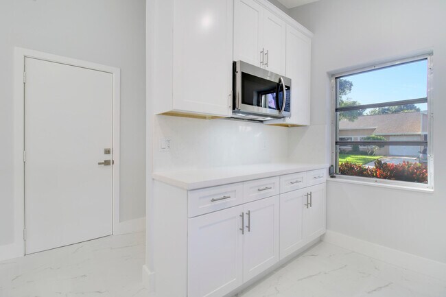 Building Photo - 8055 Sweetbriar Way