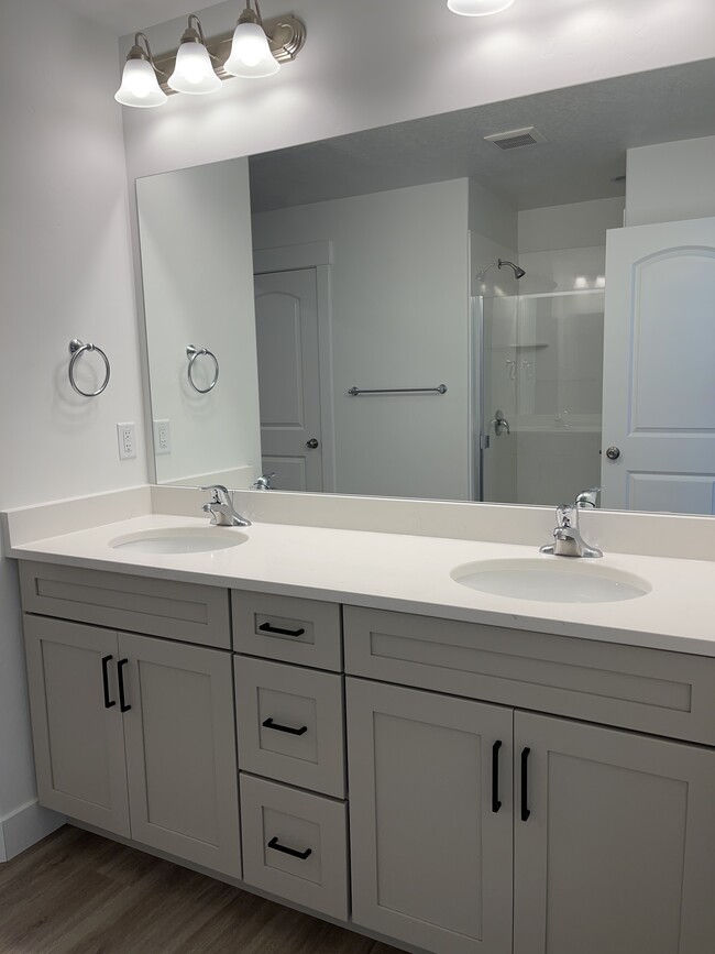 Building Photo - 1099 N Ledger Dr