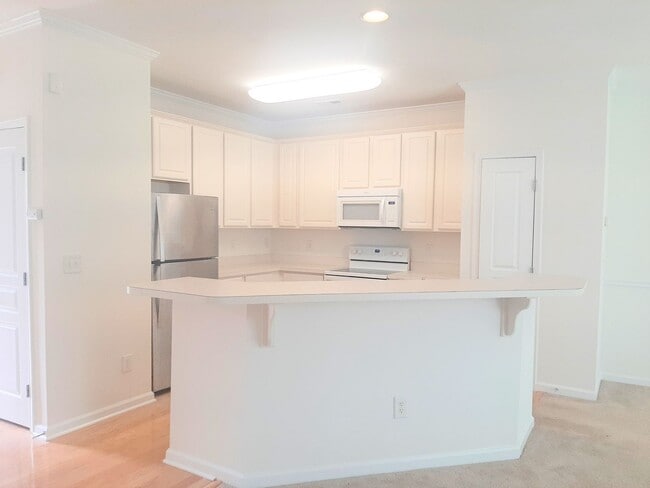 Building Photo - Spacious 3 Bedroom Townhome in South Durham