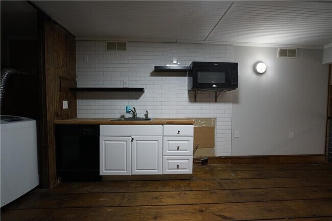 Building Photo - 528 Rankin St NE