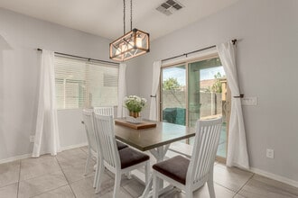 Building Photo - 1562 W Alder Rd